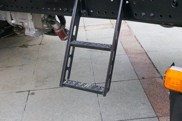 �������ó� ����Q300S 14.8L LNG 520���� 6X4 ��ʿ��12�� ǣ����ͼƬ