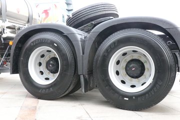 �������ó� ����Q300S 14.8L LNG 520���� 6X4 ��ʿ��12�� ǣ����ͼƬ