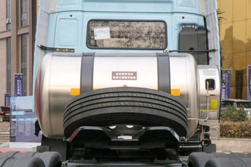 �������ó� ����Q300S 14.8L LNG 520���� 6X4 ��ʿ��12�� ǣ����ͼƬ