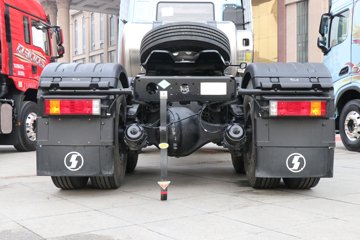 �������ó� ����Q300S 14.8L LNG 520���� 6X4 ��ʿ��12�� ǣ����ͼƬ