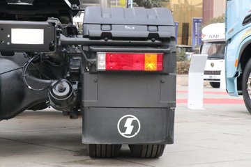 �������ó� ����Q300S 14.8L LNG 520���� 6X4 ��ʿ��12�� ǣ����ͼƬ