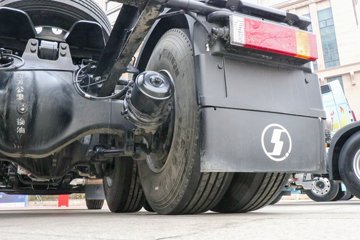 �������ó� ����Q300S 14.8L LNG 520���� 6X4 ��ʿ��12�� ǣ����ͼƬ