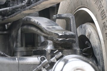 �������ó� ����Q300S 14.8L LNG 520���� 6X4 ��ʿ��12�� ǣ����ͼƬ