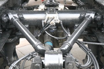 �������ó� ����Q300S 14.8L LNG 520���� 6X4 ��ʿ��12�� ǣ����ͼƬ