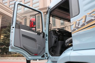 �������ó� ����Q300S 14.8L LNG 520���� 6X4 ��ʿ��12�� ǣ����ͼƬ