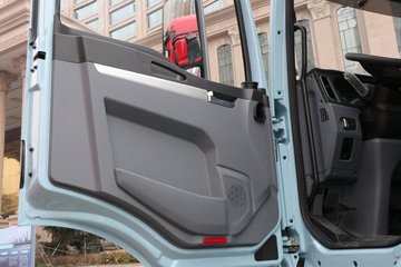 �������ó� ����Q300S 14.8L LNG 520���� 6X4 ��ʿ��12�� ǣ����ͼƬ