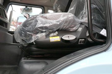 �������ó� ����Q300S 14.8L LNG 520���� 6X4 ��ʿ��12�� ǣ����ͼƬ