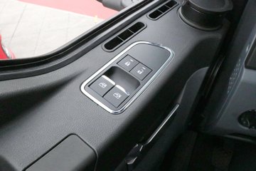 �������ó� ����Q300S 14.8L LNG 520���� 6X4 ��ʿ��12�� ǣ����ͼƬ