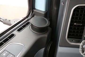 �������ó� ����Q300S 14.8L LNG 520���� 6X4 ��ʿ��12�� ǣ����ͼƬ