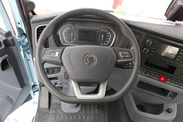 �������ó� ����Q300S 14.8L LNG 520���� 6X4 ��ʿ��12�� ǣ����ͼƬ