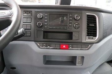 �������ó� ����Q300S 14.8L LNG 520���� 6X4 ��ʿ��12�� ǣ����ͼƬ