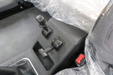 �������ó� ����Q300S 14.8L LNG 520���� 6X4 ��ʿ��12�� ǣ����ͼƬ