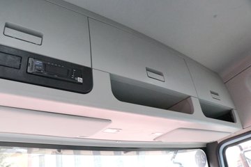 �������ó� ����Q300S 14.8L LNG 520���� 6X4 ��ʿ��12�� ǣ����ͼƬ