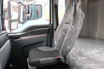 �������ó� ����Q300S 14.8L LNG 520���� 6X4 ��ʿ��12�� ǣ����ͼƬ