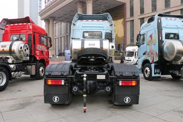 �������ó� ����Q300S 14.8L LNG 520���� 6X4 ��ʿ��12�� ǣ����ͼƬ