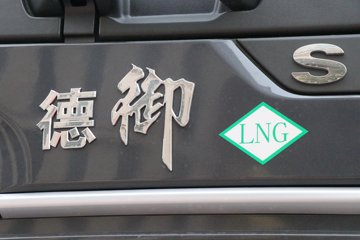 �������ó� ����Q300S 14.8L LNG 520���� 6X4 ��ʿ��12�� ǣ����ͼƬ