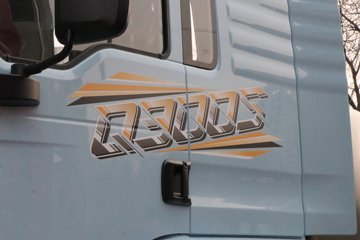 �������ó� ����Q300S 14.8L LNG 520���� 6X4 ��ʿ��12�� ǣ����ͼƬ