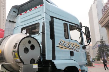 �������ó� ����Q300S 14.8L LNG 520���� 6X4 ��ʿ��12�� ǣ����ͼƬ