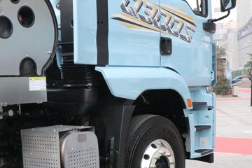 �������ó� ����Q300S 14.8L LNG 520���� 6X4 ��ʿ��12�� ǣ����ͼƬ