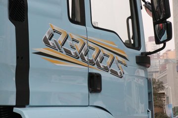 �������ó� ����Q300S 14.8L LNG 520���� 6X4 ��ʿ��12�� ǣ����ͼƬ