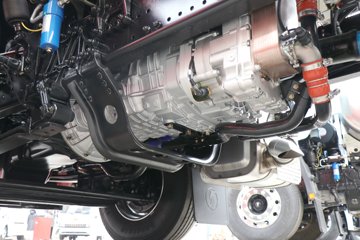 �������ó� ����Q300S 14.8L LNG 540���� 6X4 ��ʿ��12�� �߶�˫�� ǣ����ͼƬ