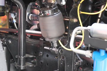 �������ó� ����Q300S 14.8L LNG 540���� 6X4 ��ʿ��12�� �߶�˫�� ǣ����ͼƬ