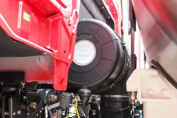 �������ó� ����Q300S 14.8L LNG 540���� 6X4 ��ʿ��12�� �߶�˫�� ǣ����ͼƬ