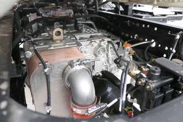 �������ó� ����Q300S 14.8L LNG 540���� 6X4 ��ʿ��12�� �߶�˫�� ǣ����ͼƬ