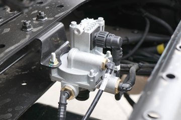 �������ó� ����Q300S 14.8L LNG 540���� 6X4 ��ʿ��12�� �߶�˫�� ǣ����ͼƬ