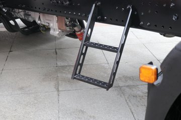 �������ó� ����Q300S 14.8L LNG 540���� 6X4 ��ʿ��12�� �߶�˫�� ǣ����ͼƬ