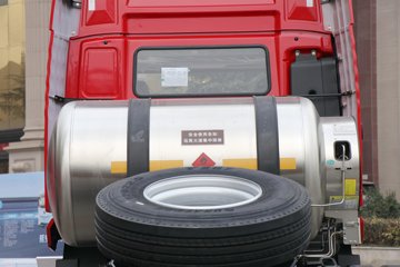 �������ó� ����Q300S 14.8L LNG 540���� 6X4 ��ʿ��12�� �߶�˫�� ǣ����ͼƬ