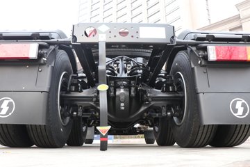 �������ó� ����Q300S 14.8L LNG 540���� 6X4 ��ʿ��12�� �߶�˫�� ǣ����ͼƬ