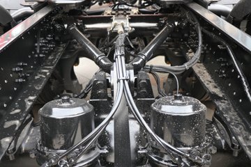 �������ó� ����Q300S 14.8L LNG 540���� 6X4 ��ʿ��12�� �߶�˫�� ǣ����ͼƬ