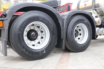 �������ó� ����Q300S 14.8L LNG 540���� 6X4 ��ʿ��12�� �߶�˫�� ǣ����ͼƬ