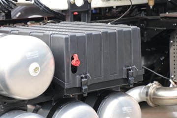 �������ó� ����Q300S 14.8L LNG 540���� 6X4 ��ʿ��12�� �߶�˫�� ǣ����ͼƬ