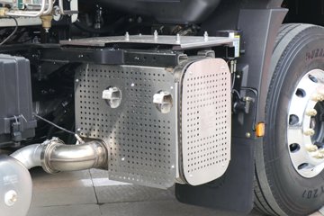 �������ó� ����Q300S 14.8L LNG 540���� 6X4 ��ʿ��12�� �߶�˫�� ǣ����ͼƬ