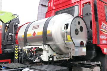 �������ó� ����Q300S 14.8L LNG 540���� 6X4 ��ʿ��12�� �߶�˫�� ǣ����ͼƬ