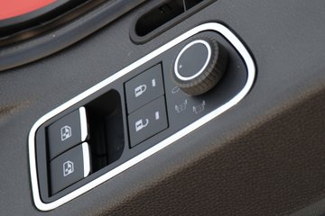 �������ó� ����Q300S 14.8L LNG 540���� 6X4 ��ʿ��12�� �߶�˫�� ǣ����ͼƬ