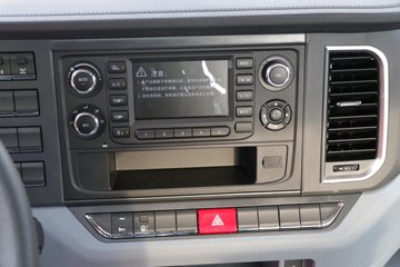 �������ó� ����Q300S 14.8L LNG 540���� 6X4 ��ʿ��12�� �߶�˫�� ǣ����ͼƬ