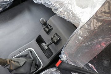 �������ó� ����Q300S 14.8L LNG 540���� 6X4 ��ʿ��12�� �߶�˫�� ǣ����ͼƬ