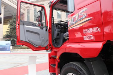 �������ó� ����Q300S 14.8L LNG 540���� 6X4 ��ʿ��12�� �߶�˫�� ǣ����ͼƬ