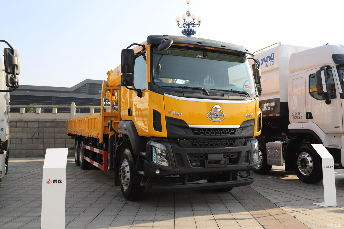 东风柳汽乘龙H5 创业版 270马力 6X4 8.3米随车起重运输车