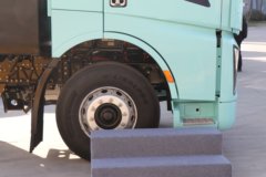 质子汽车 充电版 6X4 纯电动牵引车400.619kWh