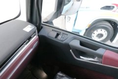 陕汽商用车延安S700 630马力 6X4 赢动12档 AMT自动档 LNG牵引车