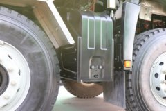 质子汽车赤轮AE 8X4 5.6米 排半自卸车 127.74kWh