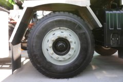 质子汽车赤轮AE 8X4 5.6米 排半自卸车 127.74kWh