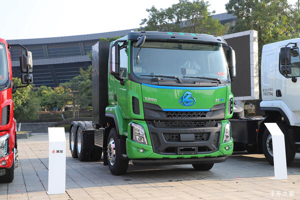 东风柳汽乘龙H5 6X4 纯电动牵引车 宁德时代279.59kWh