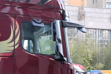 �������ó� �Ӱ�S700 12.5L���� 600���� 6X4 Ӯ��12�� AMT�Զ��� ǣ����ͼƬ