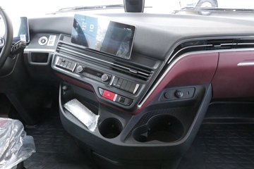 �������ó� �Ӱ�S700 12.5L���� 600���� 6X4 Ӯ��12�� AMT�Զ��� ǣ����ͼƬ
