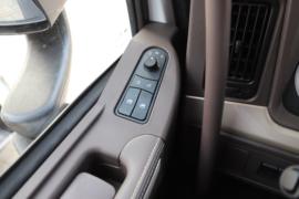 乘龙H7&nbsp;电动牵引车驾驶室图片